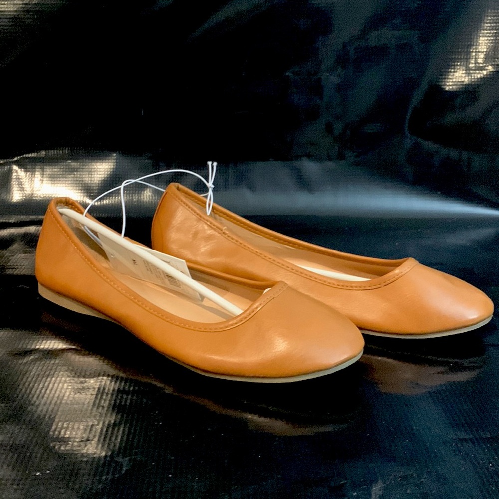 Everly Faux Leather  Ballet Flats Universal Thread Womens, new with tags.